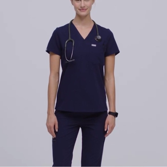 Navy Figs Catrina scrub top - Picture 2 of 11